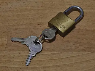 Hængelås med nøkkel