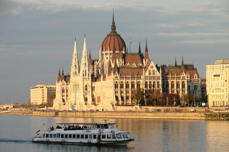 Excursion ship on the Danube in front of the Parliament (November 2009)