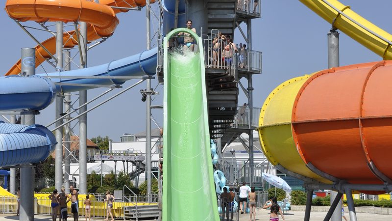 Glijbanen in het zwembad van Terme Čatež