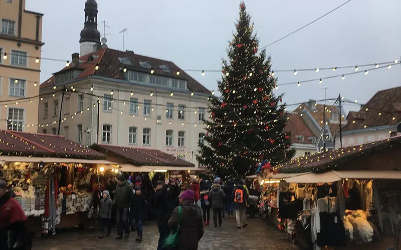 Kerstmarkt op het Raekoja plats, Tallinn