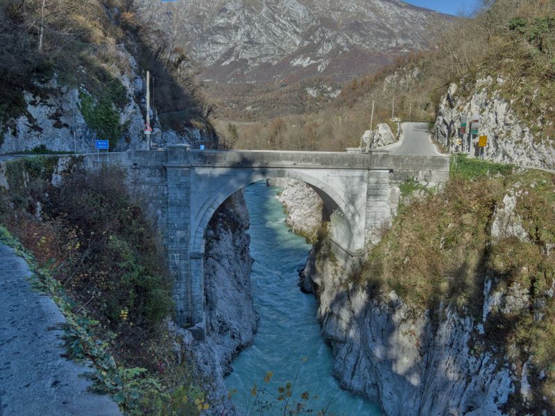 De Napoleonbrug over de Soča bij Kobarid