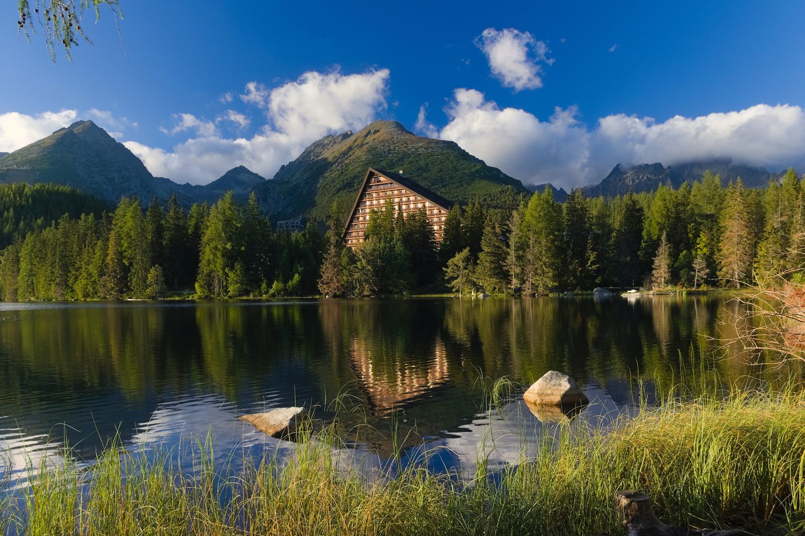 Štrbské pleso mit der Hohen Tatra